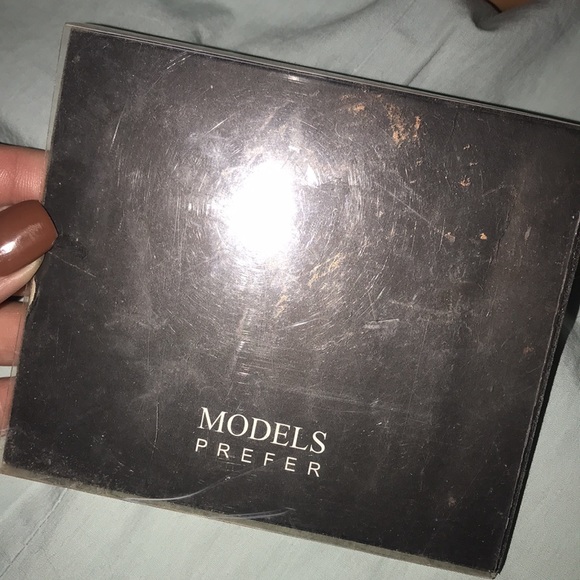 models prefer makeup - Picture 3 of 10